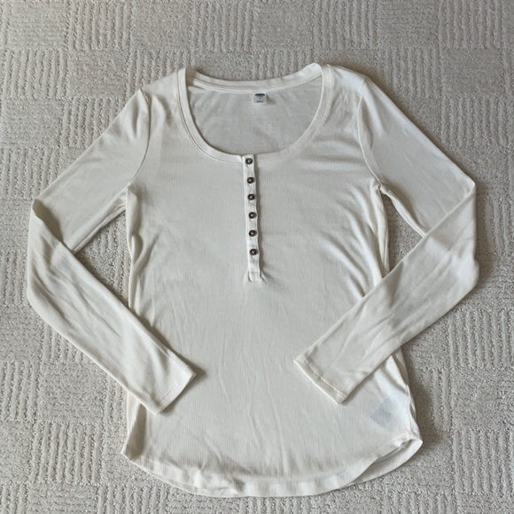 Old Navy Ivory Scoop Neck Tee NWOT - Final Price - Picture 1 of 5